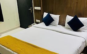Majestic Plaza B & B At Airport